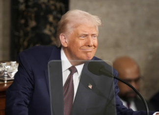 Trump califica de «muy buenas» sus llamadas con Putin y Zelenski