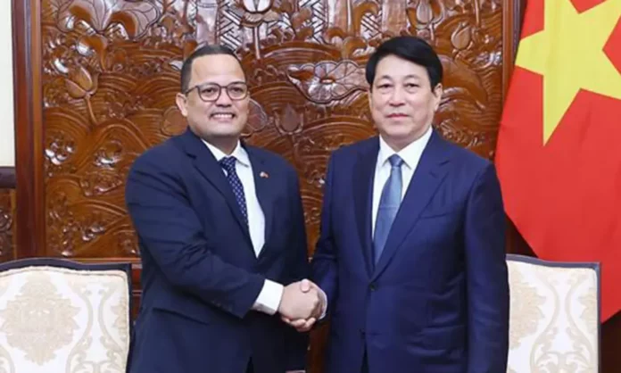 Presidente de Vietnam felicita al embajador RD,
