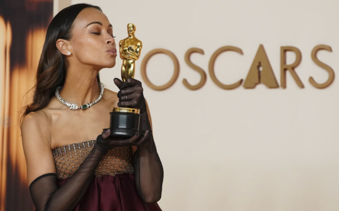 Zoe Saldaña gana su primer Oscar como actriz de reparto