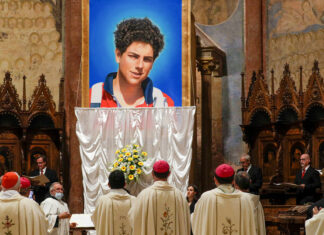 ¿Quién es el primer ‘ciberapostol’ que queda sin canonización por la muerte del papa?
