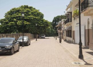 A partir de hoy queda prohibido el estacionamiento de vehículos en la calle Las Damas