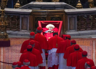 Desvelan primera imagen de la tumba del papa Francisco