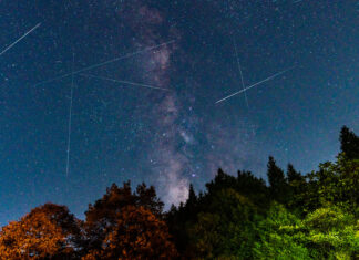 Dos grandiosas lluvias de meteoros iluminarán abril simultáneamente