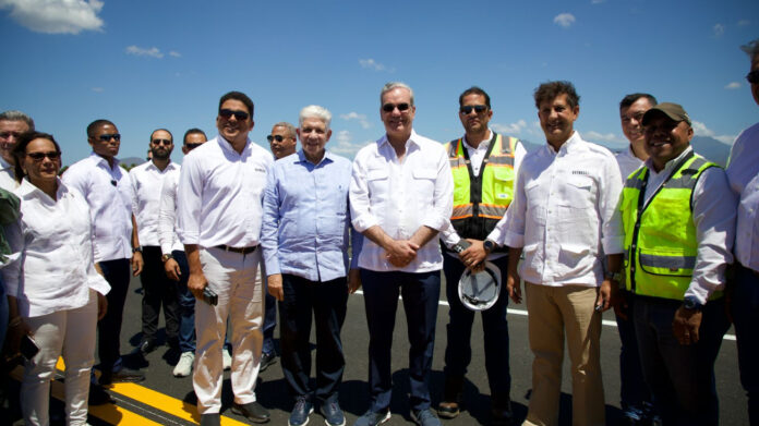 Abinader supervisa avances en la construcción de circunvalación en Baní