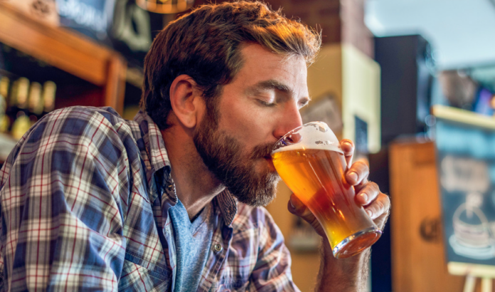 Este es el devastador impacto en el cerebro de ocho tragos a la semana
