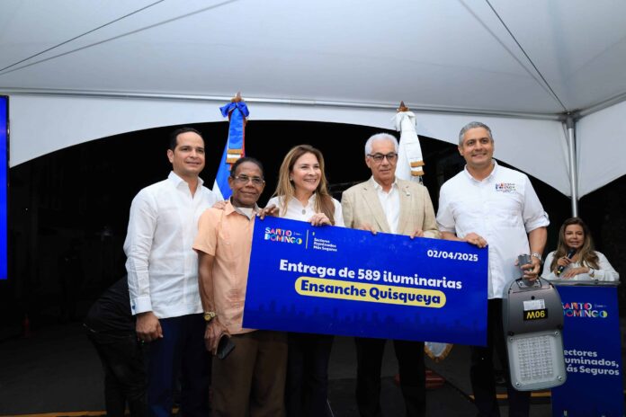 Alcaldía del DN instala 589 luces LED en el Ensanche Quisqueya