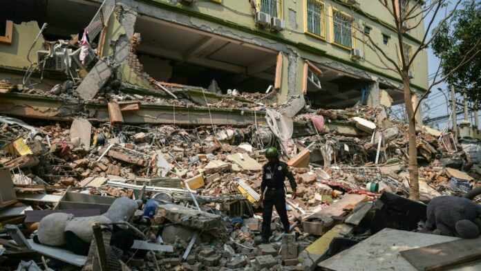 Se eleva a más de 2,700 el número de muertos tras terremoto en Myanmar