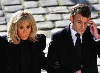Macron reacciona tras la bofetada que le dio su mujer