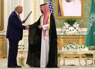 Trump firma acuerdos multimillonarios con Arabia Saudita