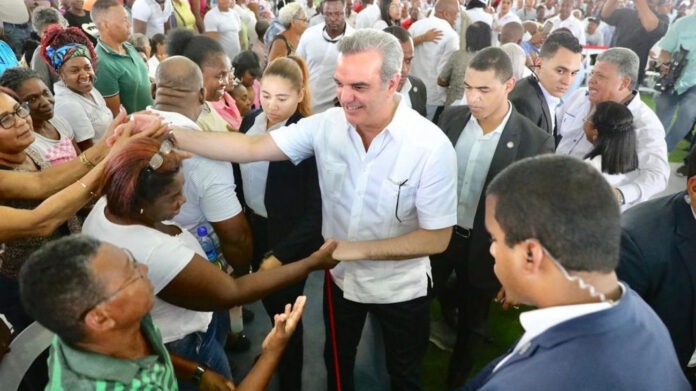 Abinader inaugurará carretera en SPM, polideportivos en SDE y nuevo centro de retención vehicular en SDO