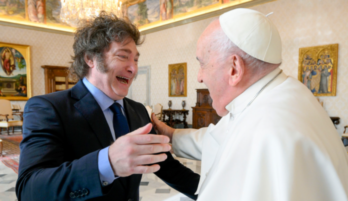 Milei celebra la política de ahorro del papa Francisco