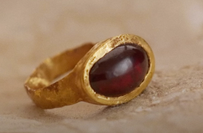 Descubren en la Ciudad de David un anillo de oro de 2.300 años de antigüedad