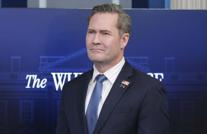 Asesor de Seguridad Nacional de Trump renuncia