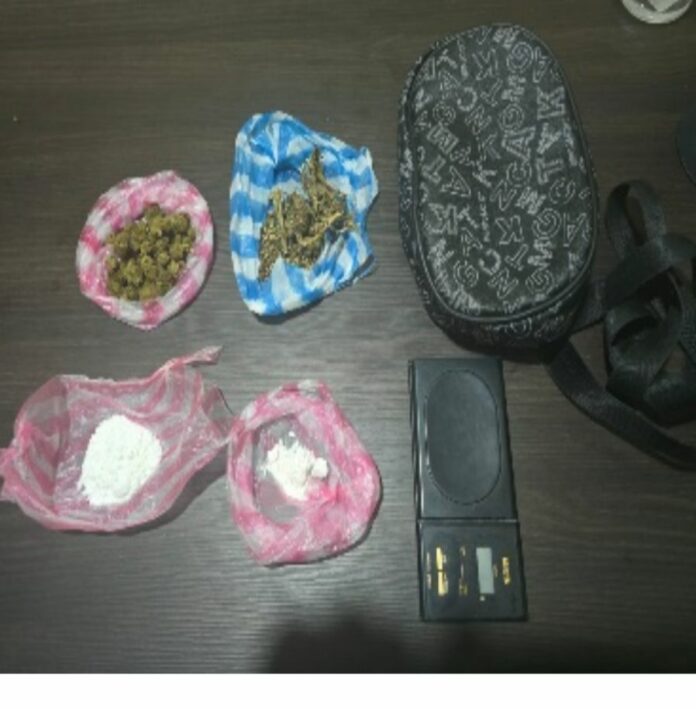 Ocupan sustancias narcóticas, pistola y escopeta ilegal durante operativos en SDN