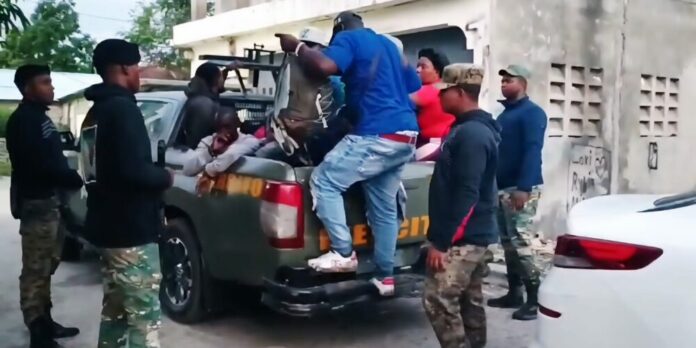 Ejército intercepta vehículo con inmigrantes indocumentados en San Juan de la Maguana