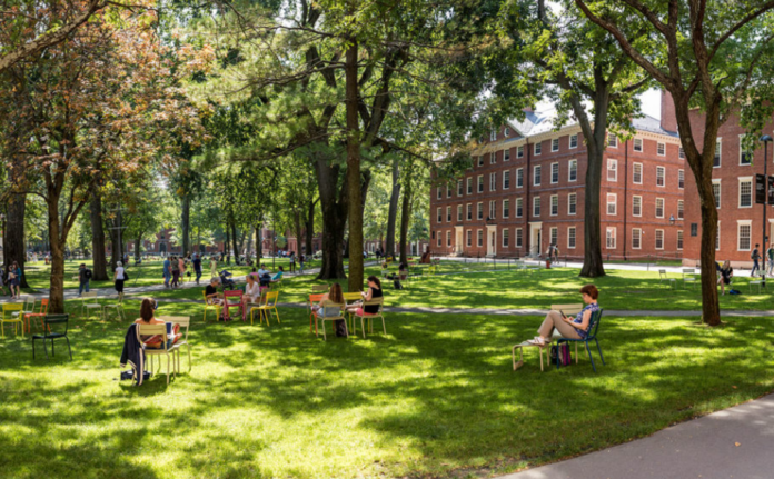 Harvard demanda a Trump por prohibir la inscripción de estudiantes extranjeros