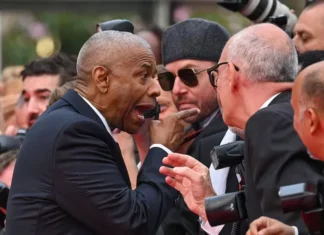 Denzel Washington se enfrenta a un fotógrafo tras ser agarrado en Cannes