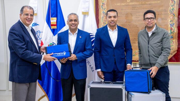 Energía y Minas entrega equipos radiológicos al Incart