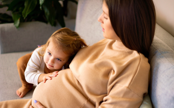 El número exacto de bebés que debe tener cada mujer para salvar a la humanidad