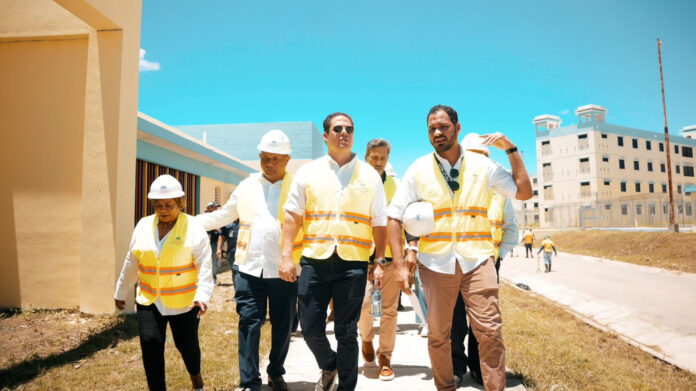 Supervisan avances en construcción del Centro Correccional de Las Parras