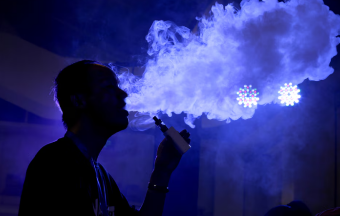 Los pediatras alertan por los efectos nocivos del vapeo en adolescentes