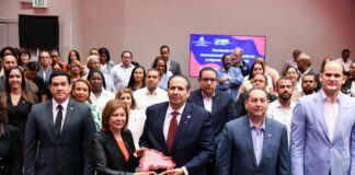 Ministro de Salud recibe premio internacional «WHL Organización Excellence Arwards 2025»