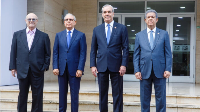 Abinader visitará al expresidente Danilo Medina para continuar el diálogo sobre la crisis haitiana