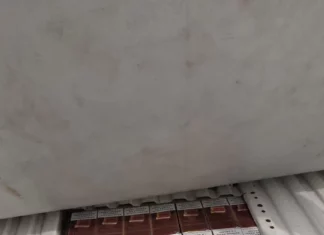 Ocupan más de 70 mil cigarrillos ilícitos bajo el falso piso de un camión en Montecristi