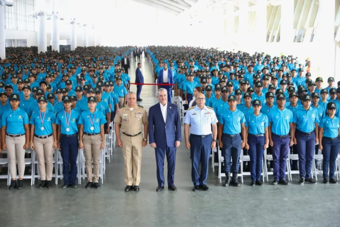 Abinader encabeza graduación de jóvenes en Servicio Militar Voluntario