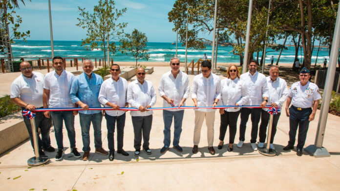 Presidente Abinader inaugura Malecón de Haina