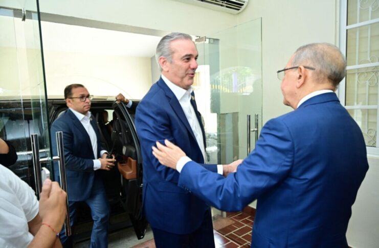 Abinader y Medina se reúnen en la Casa del PLD para abordar la crisis haitiana