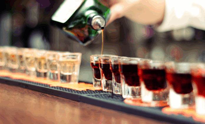 Descubren cuántos minutos de vida te quita un trago de alcohol