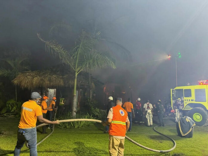 13 edificaciones resultan afectadas tras incendio en Cap Cana