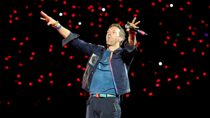 Coldplay lanza advertencia tras el escándalo del CEO sorprendido con amante en uno de sus conciertos