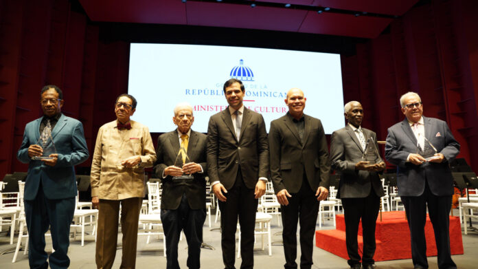 Cultura rinde homenaje a padres dominicanos con méritos artísticos