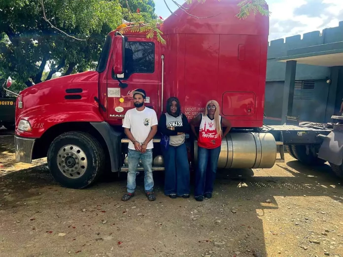 Detienen conductor de patana transportando extranjeras en situación migratoria irregular en Elías Piña