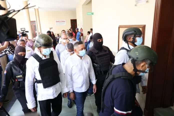 Dictan arresto domiciliario a implicados en la Operación Lobo