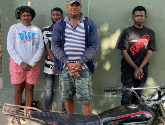 Interceptan motocicleta con tres haitianos indocumentados en Dajabón