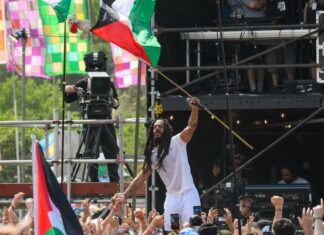 EE.UU. revoca visados al dúo británico que coreó: «Muerte a las Fuerzas de Defensa de Israel»