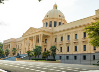 Abinader oficializa fusión de ministerios de Hacienda y de Economía