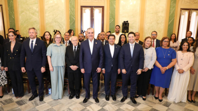 Abinader juramenta Comité Científico del HUB de Innovación Punta Bergantín