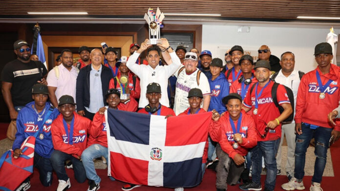 Ministro de Deportes califica como verdaderos héroes a campeones de la Serie del Caribe Kids