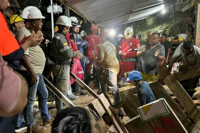 Rescatan a los 18 trabajadores atrapados en una mina en Colombia