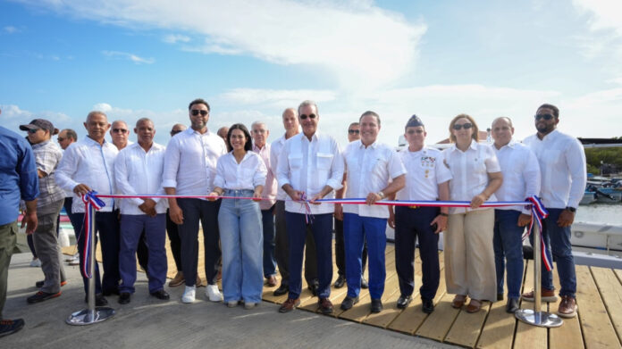 Abinader inaugura muelle en Caño del Yuti y escuela básica en Montecristi
