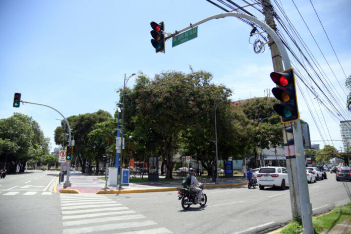 Estado se querella en caso de contrato de semáforos