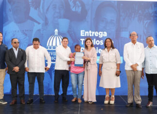 Gobierno entrega títulos en Bonao e inicia construcción de sede municipal en Santiago Oeste
