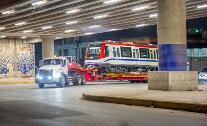 OPRET recibe dos nuevos trenes acoplables para operar con seis vagones en el metro