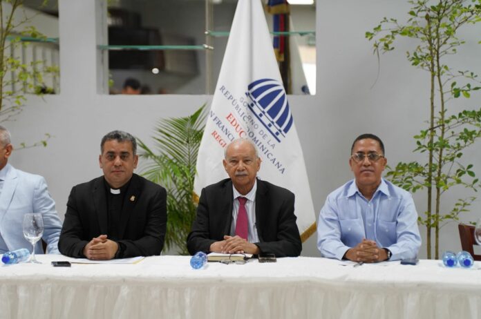 Refuerzan acciones para transformar centros educativos en Duarte y Hermanas Mirabal