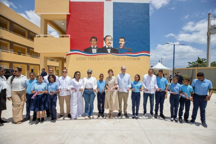 Gobierno entrega 129 aulas y tres CAIPI en San Pedro de Macorís