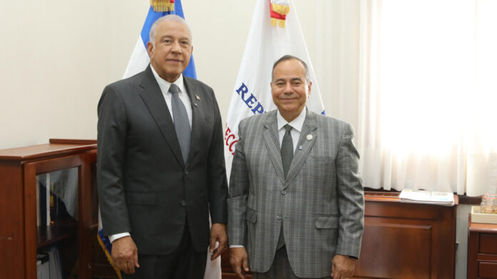 Andrés Bautista juramenta a Alberto Caminero como director de Prensa del Presidente